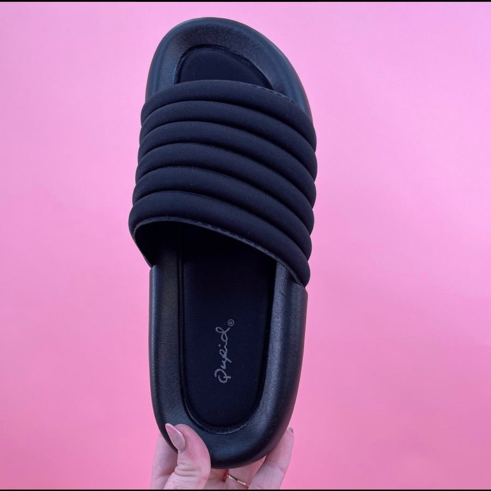 NEW NEVER WORN Black Slides by Qupid size 8
